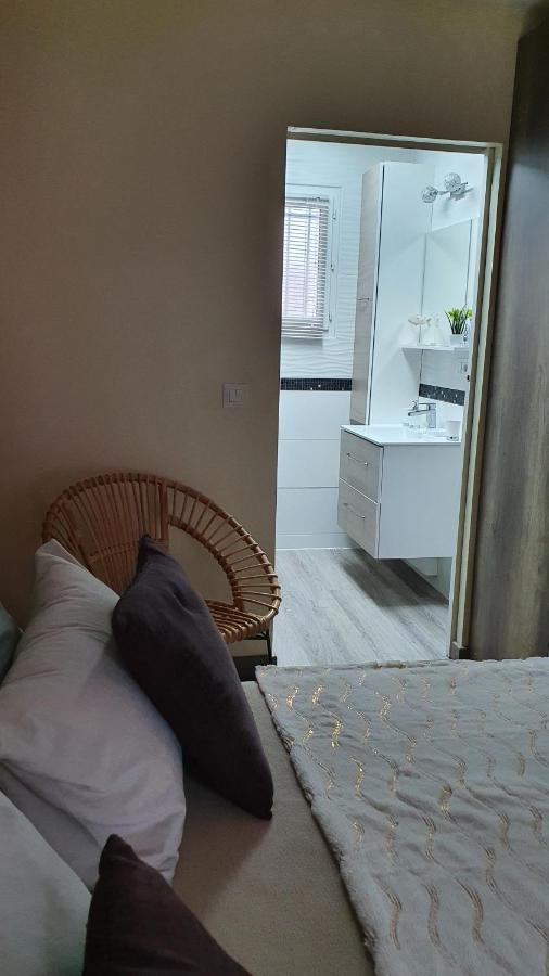 Bed and Breakfast Le Petit Coin De Provence Beaucaire  Esterno foto