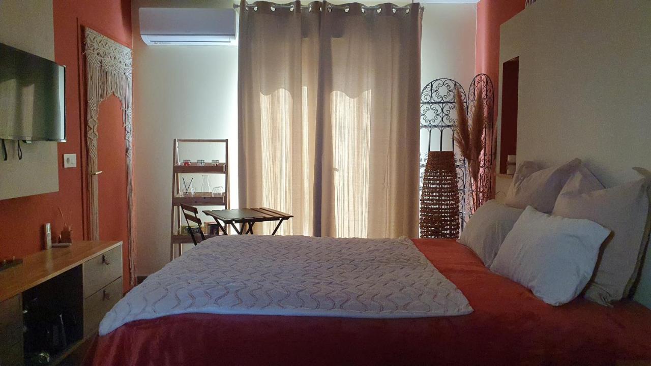 Bed and Breakfast Le Petit Coin De Provence Beaucaire  Esterno foto
